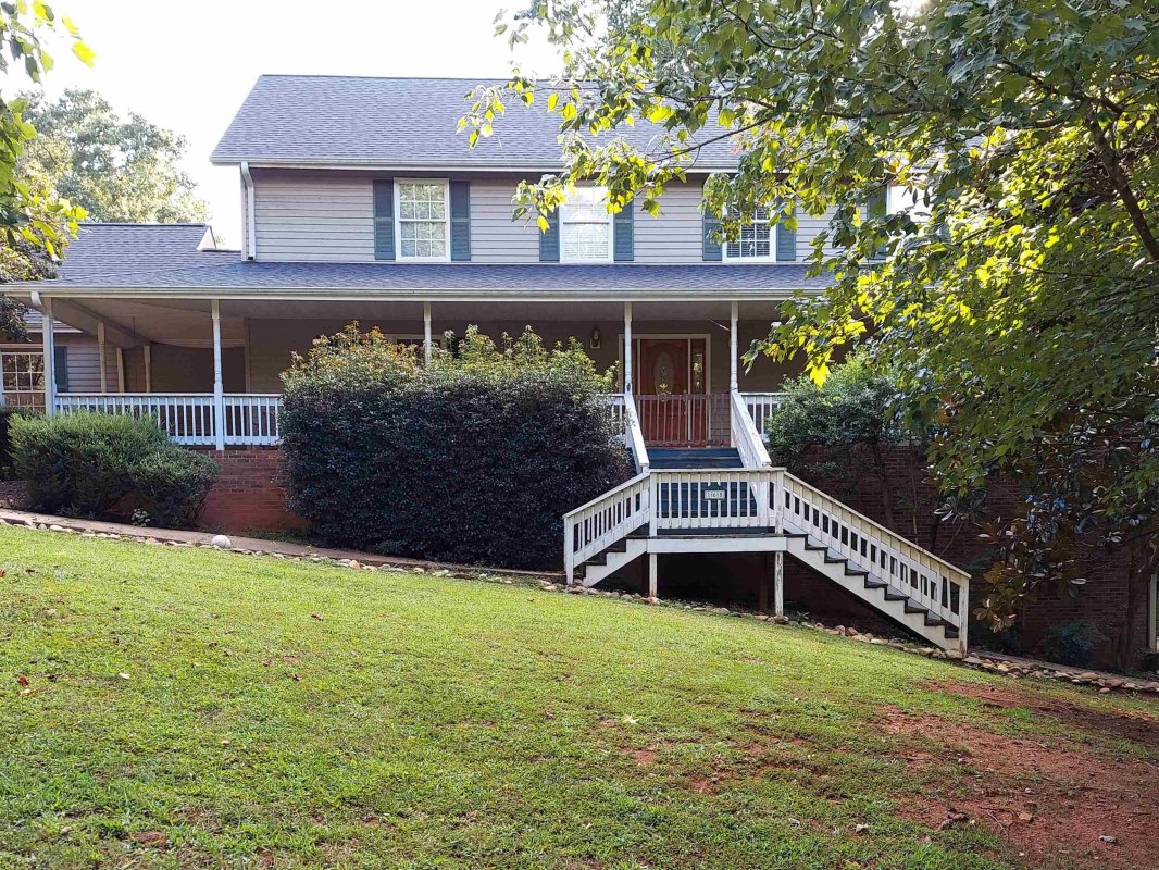 165 Commodore Dr.