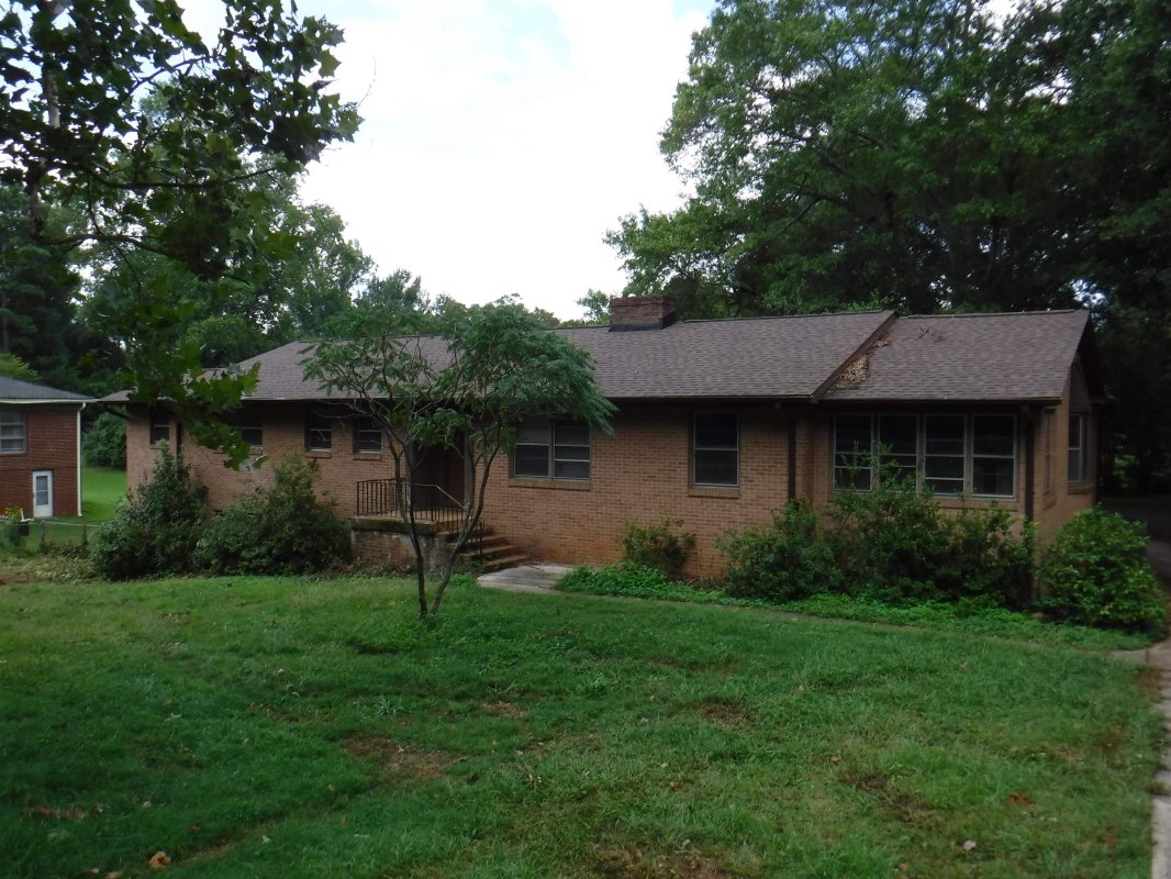 3004 W Croft Circle