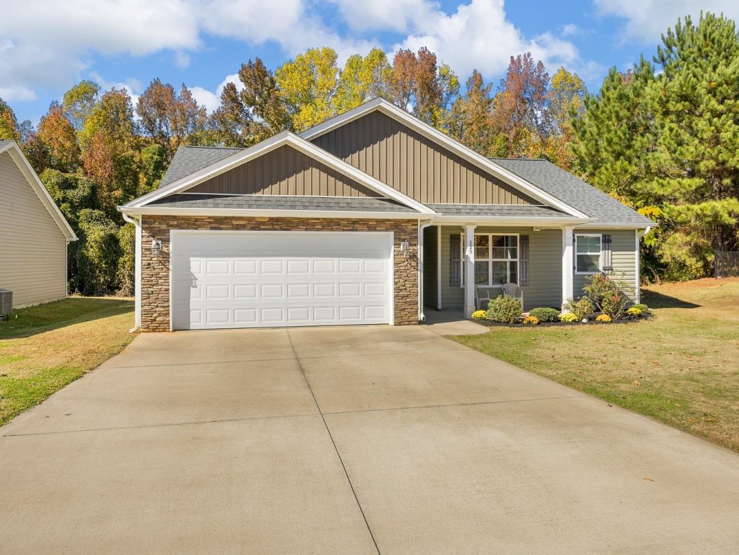 225 Stonewood Crossing Dr
