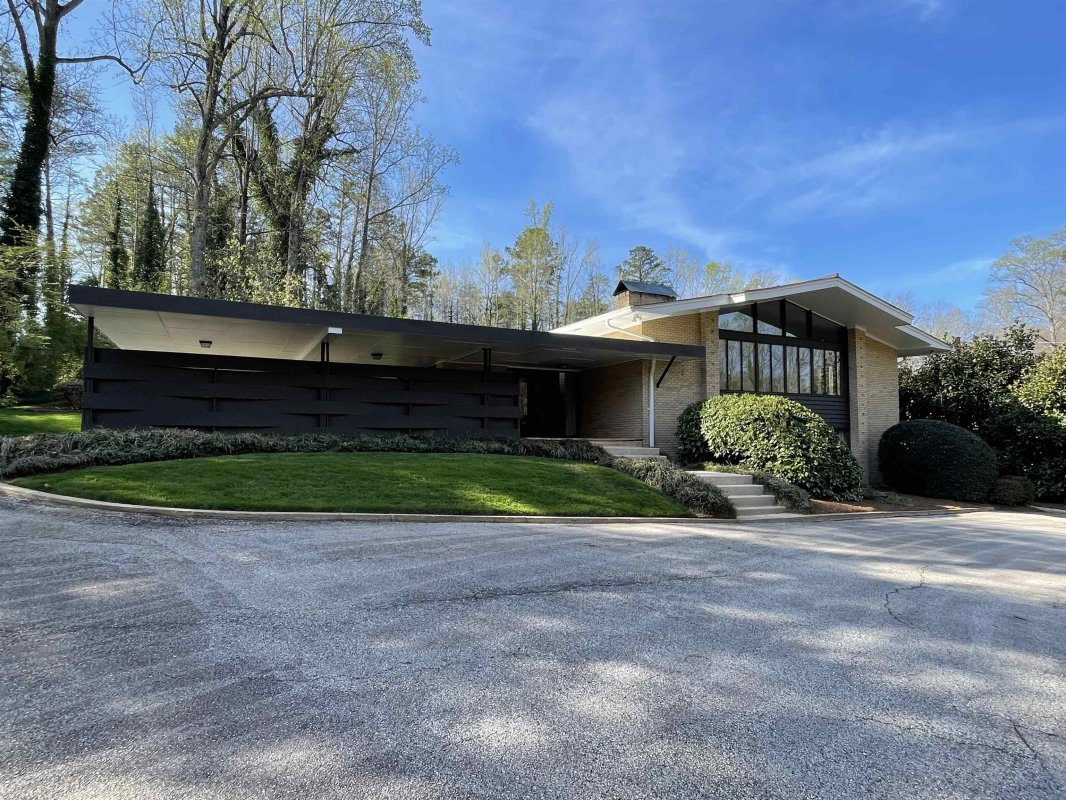 1034 Woodburn Road