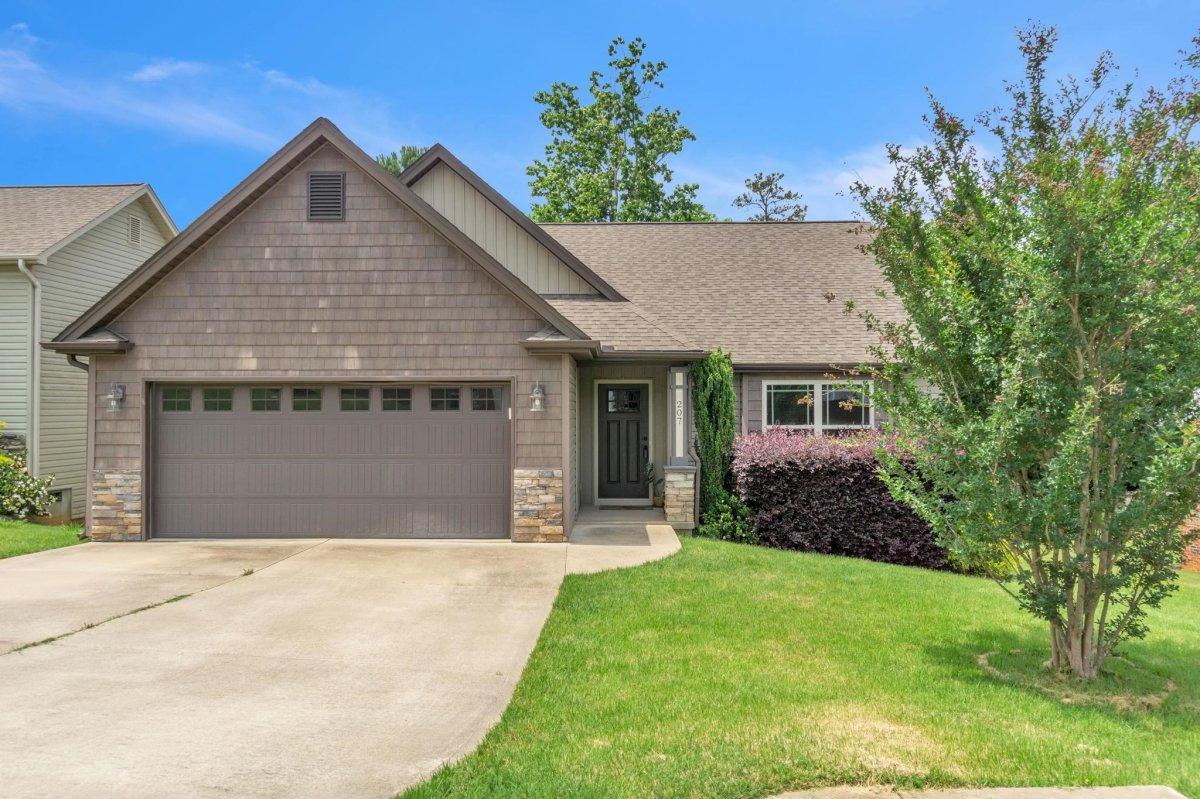 207 N Hamlet Court