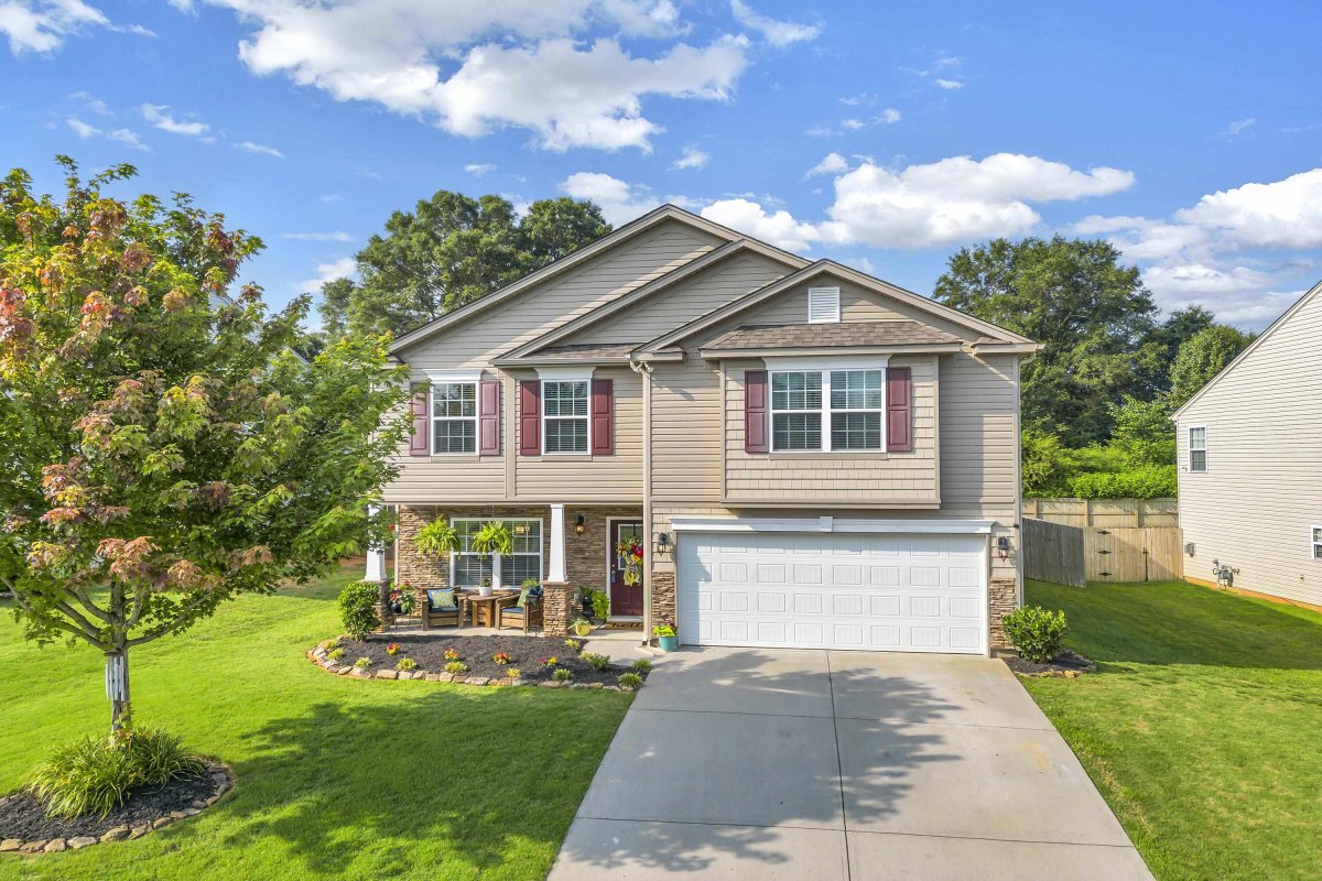 211 Harlequin Drive
