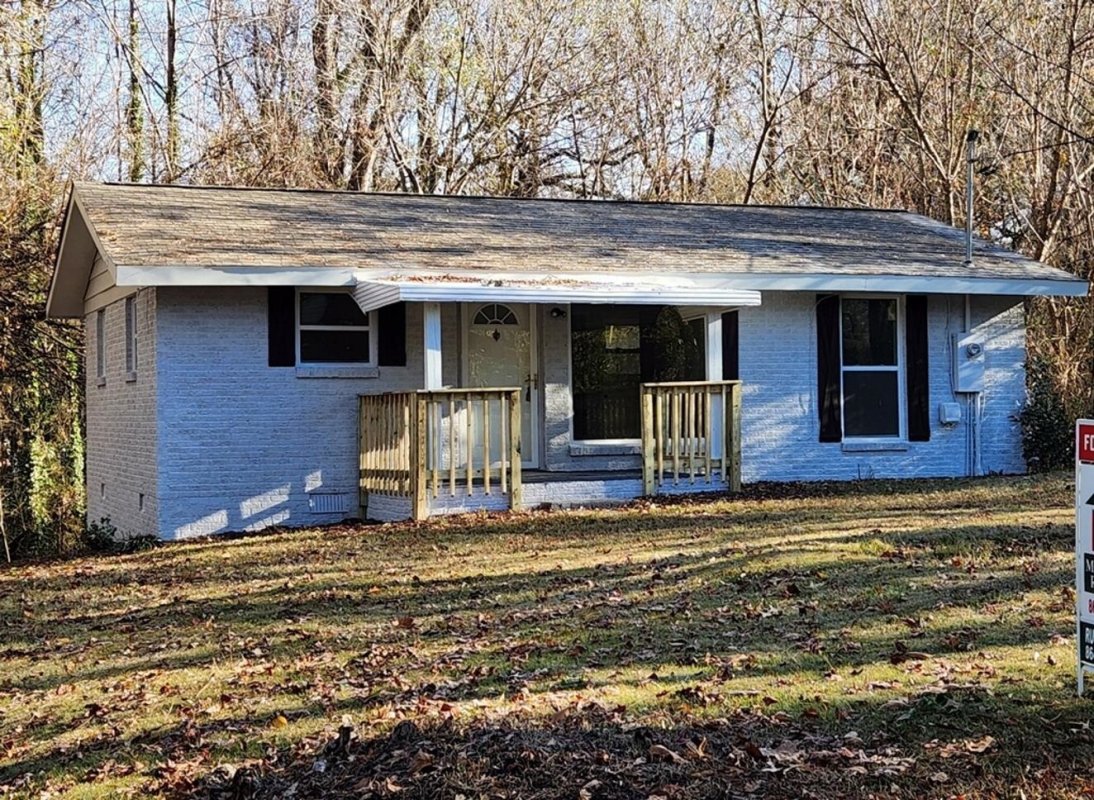 121 Hillside Drive
