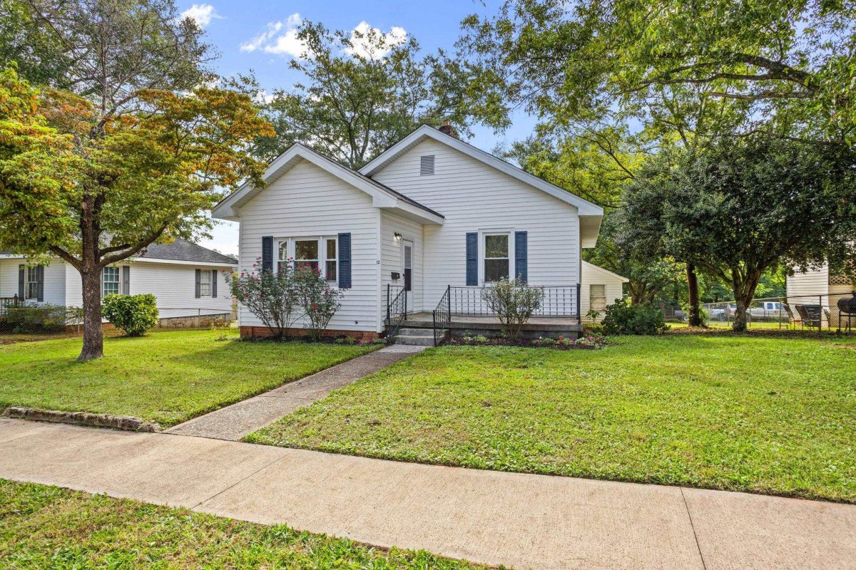 12 Crest Street