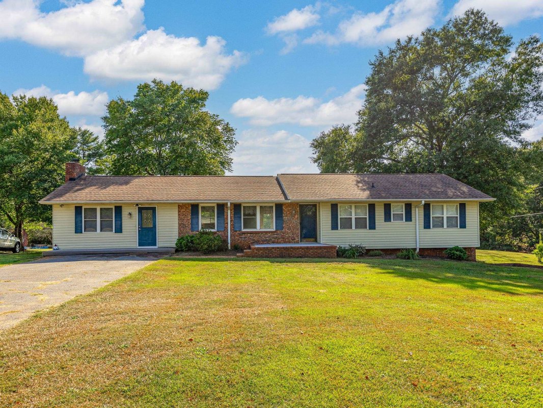 140 Meadowbrook Lane