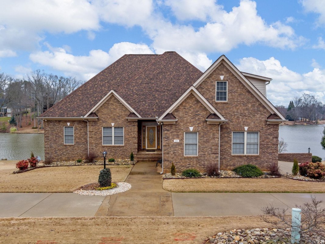 128 S Lake Emory Drive