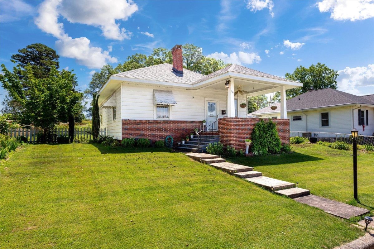 16 Upland Street