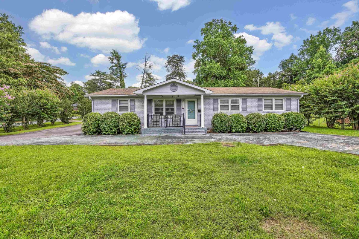 2705 Cedar Springs Drive