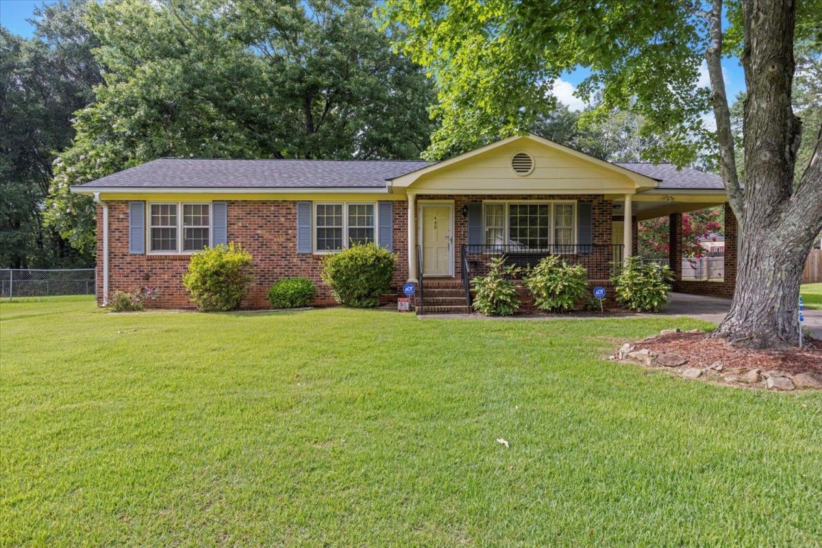 440 Lucerne Dr