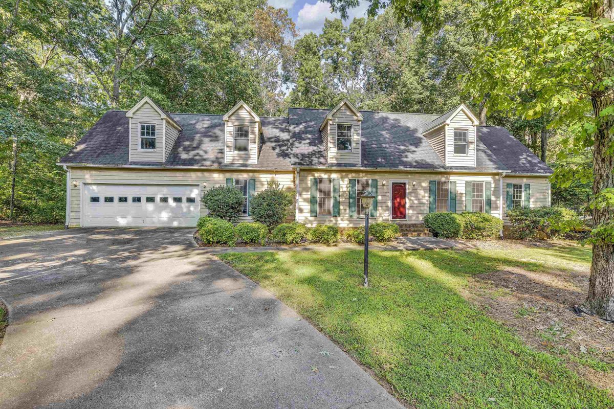 106 Lakewinds Court