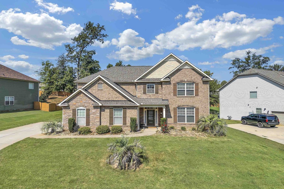 212 Moonstone Lane