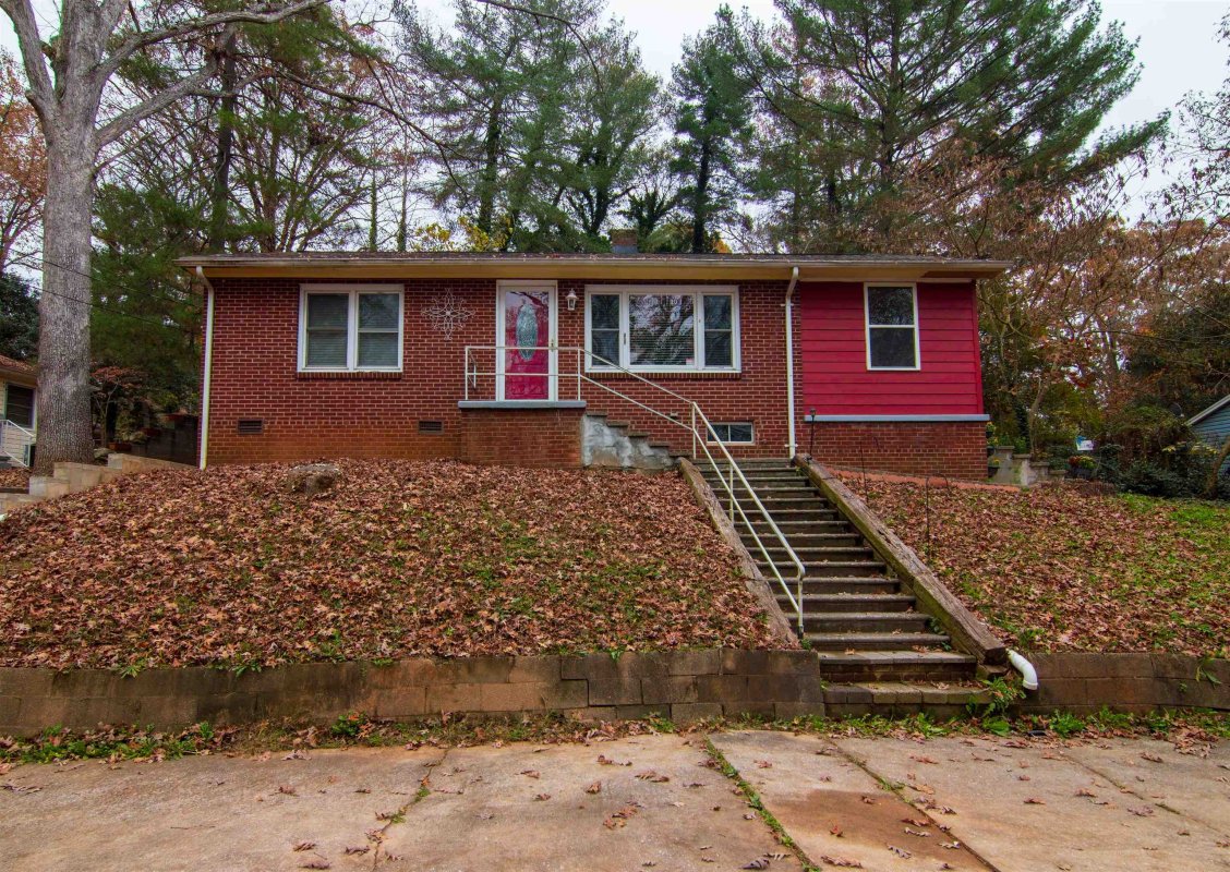 1324 Kings Circle