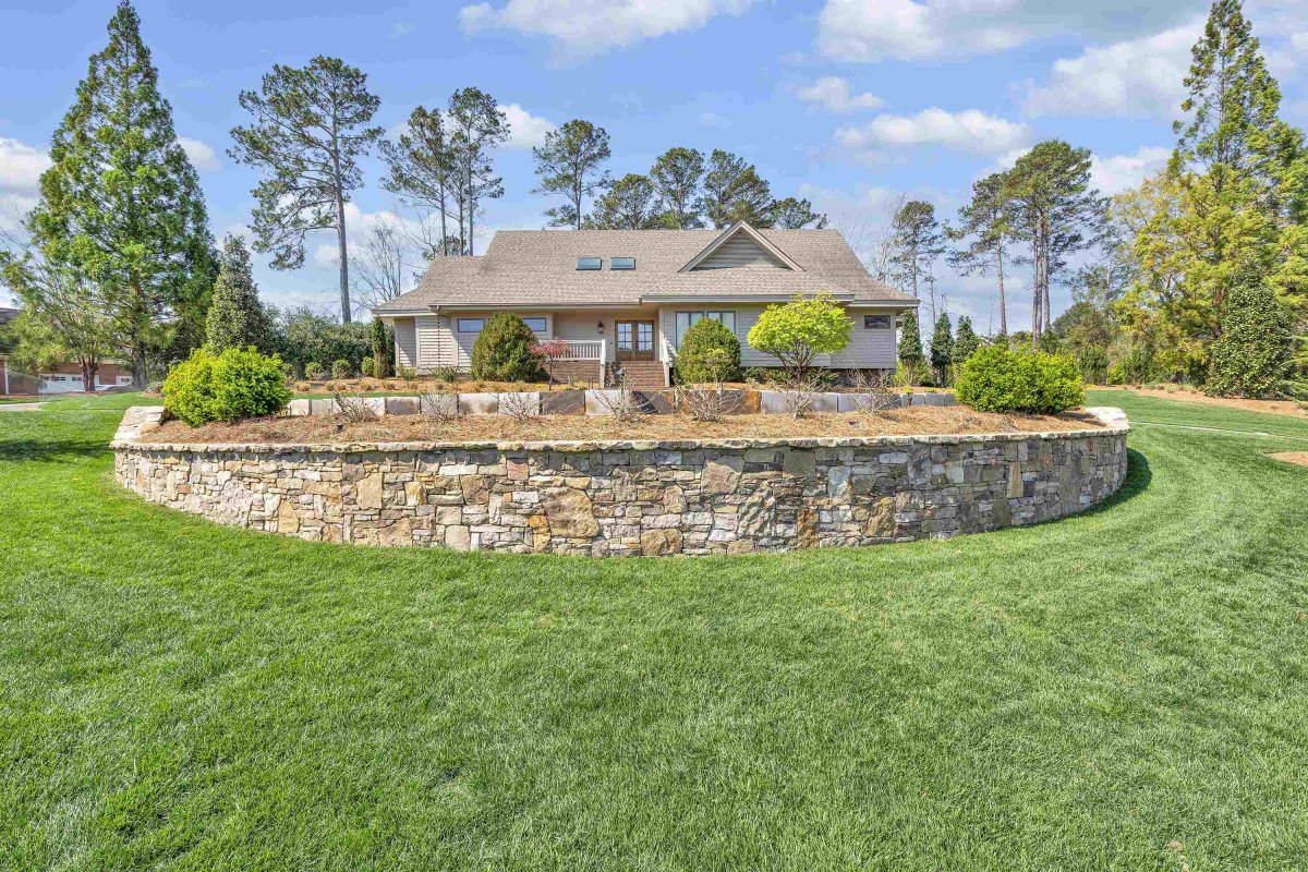 200 Indian Wells Drive