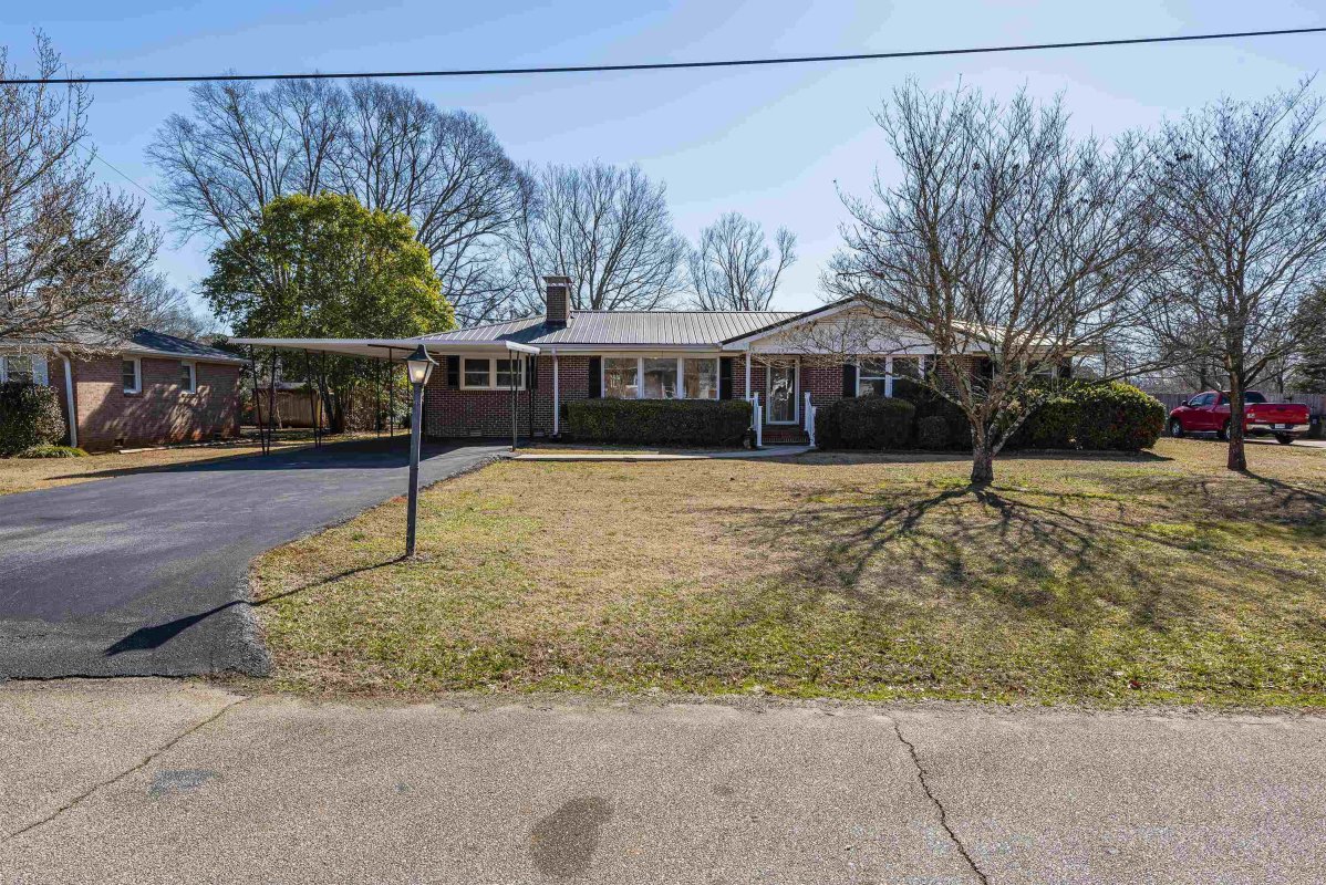 123 Lyndhurst