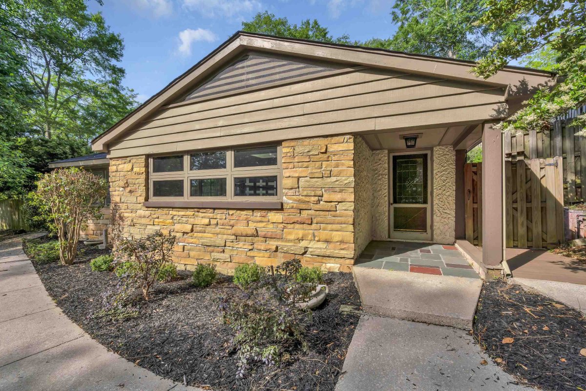 915 Brentwood Drive