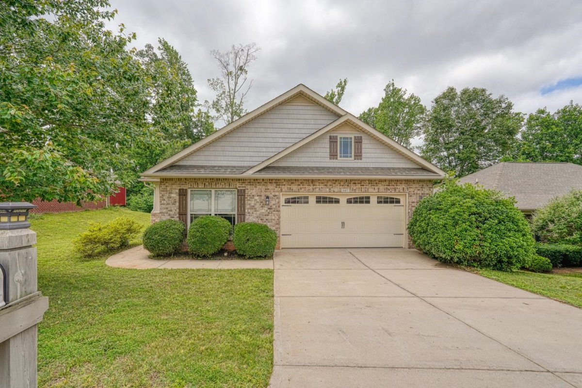 687 W Heatherstone Lane