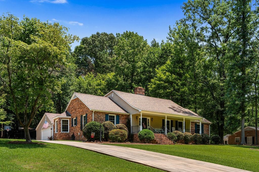 307 Brookside Dr