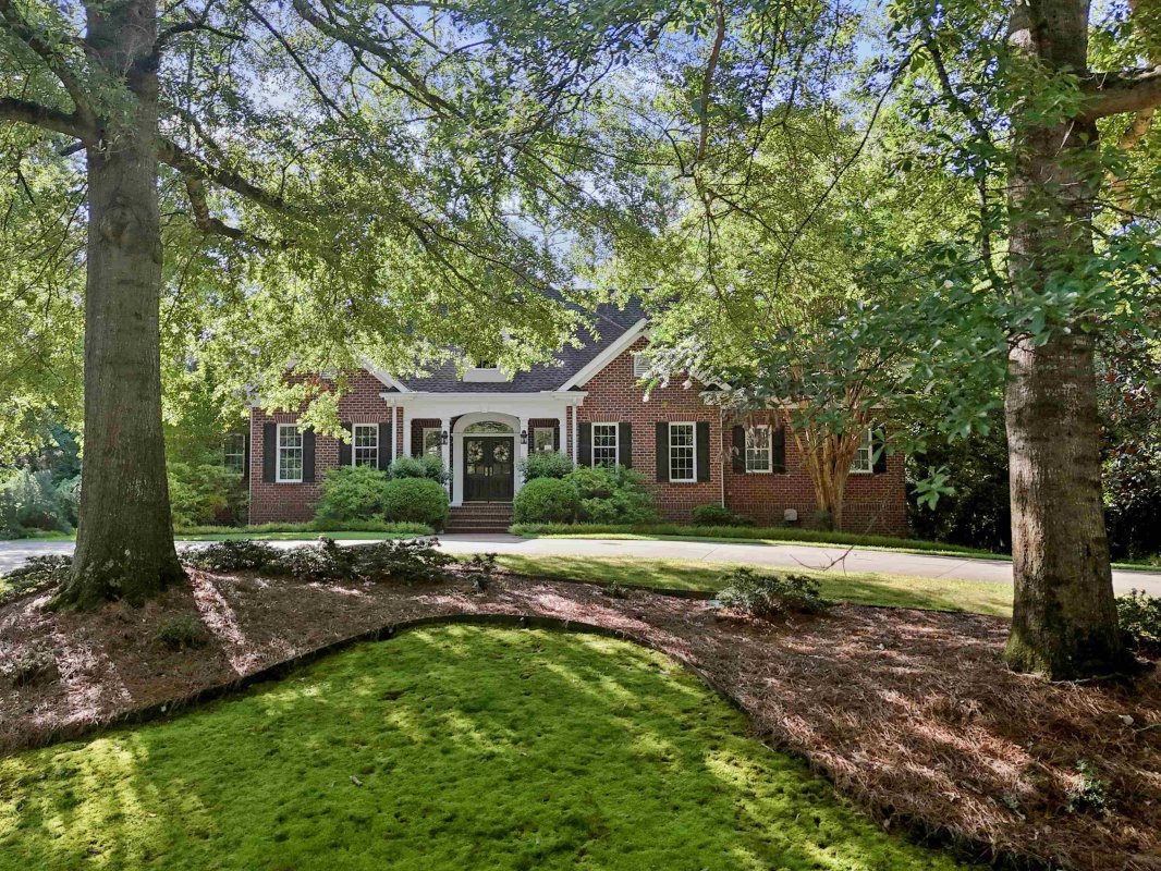 6 Twin Oaks Court