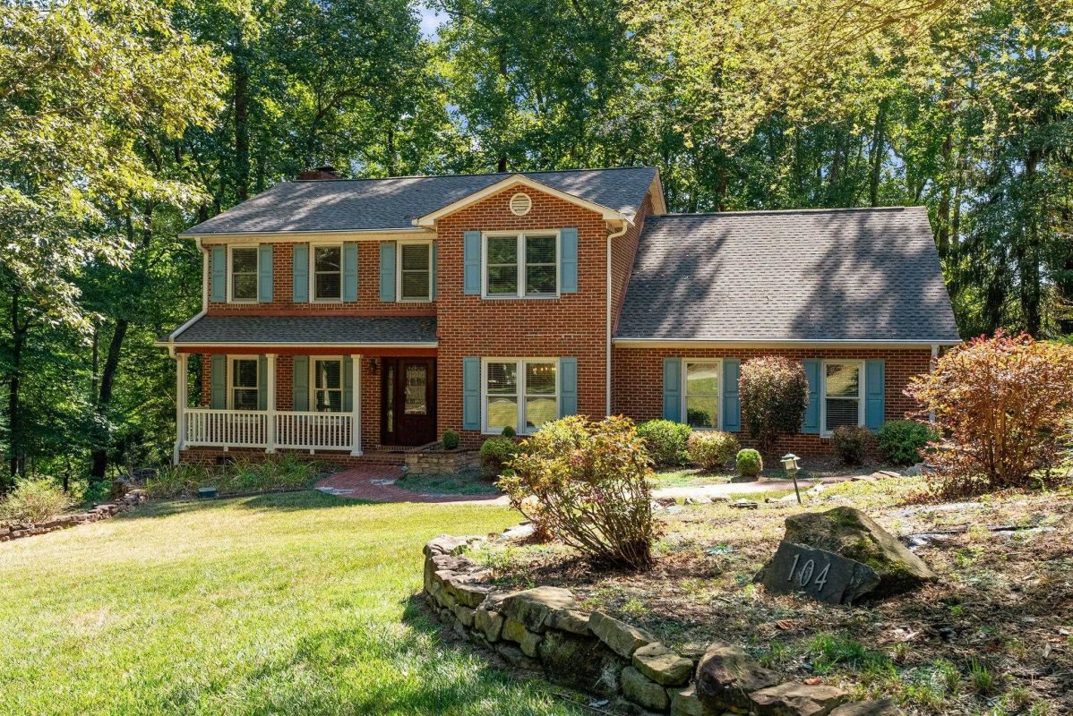 104 Bagwell Farm Rd