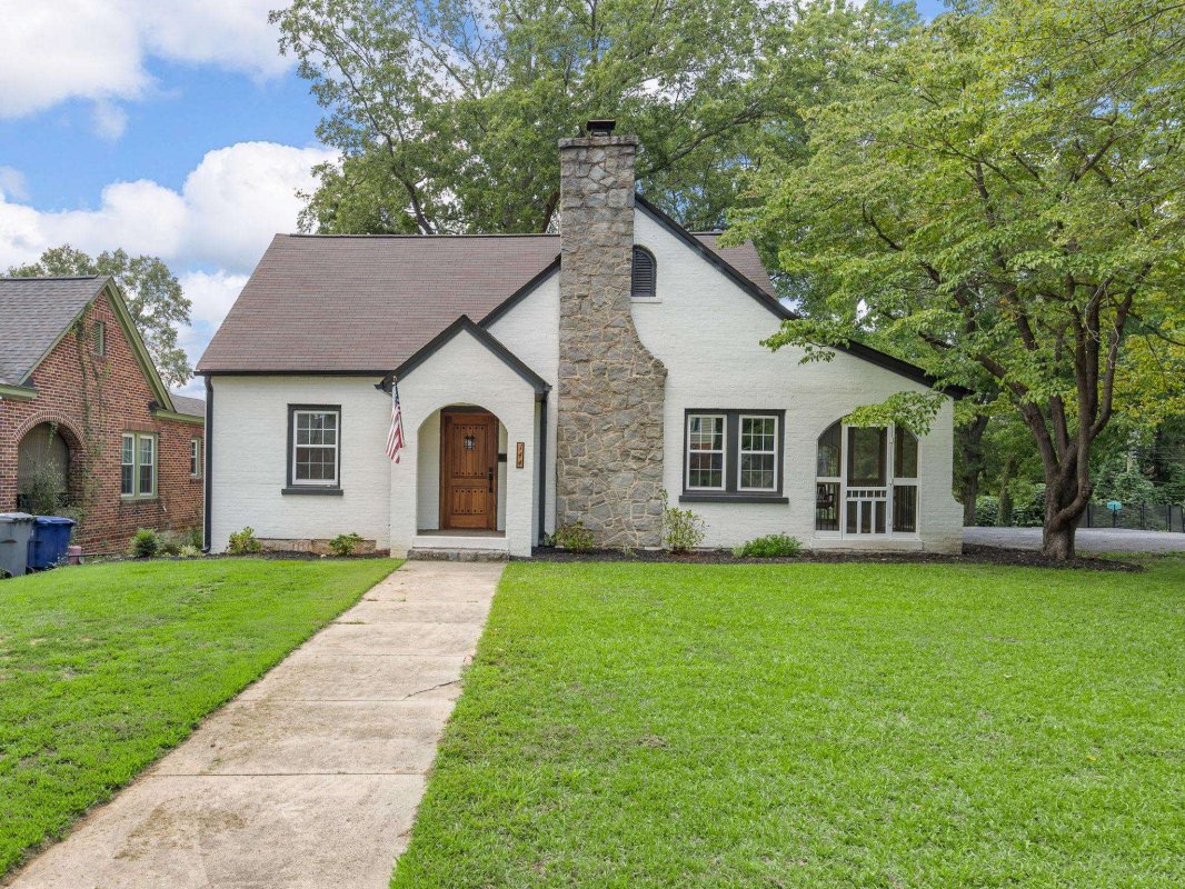 144 E Victoria Road