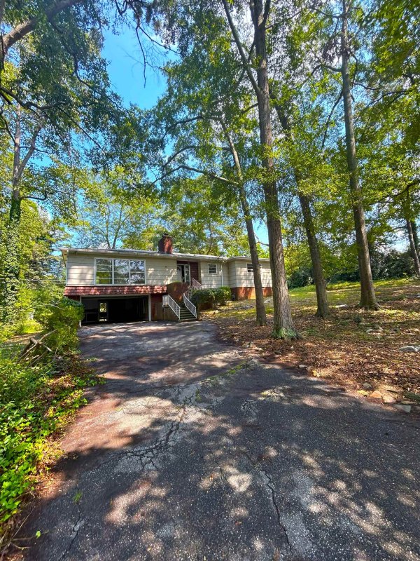 3832 Maid Marion Ln