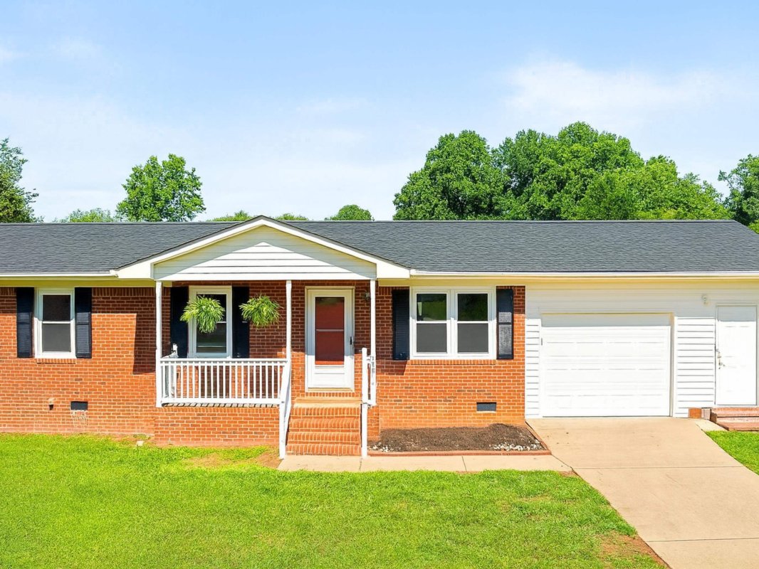 138 Glassy Drive