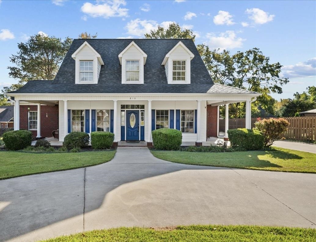 810 Tapestry Court