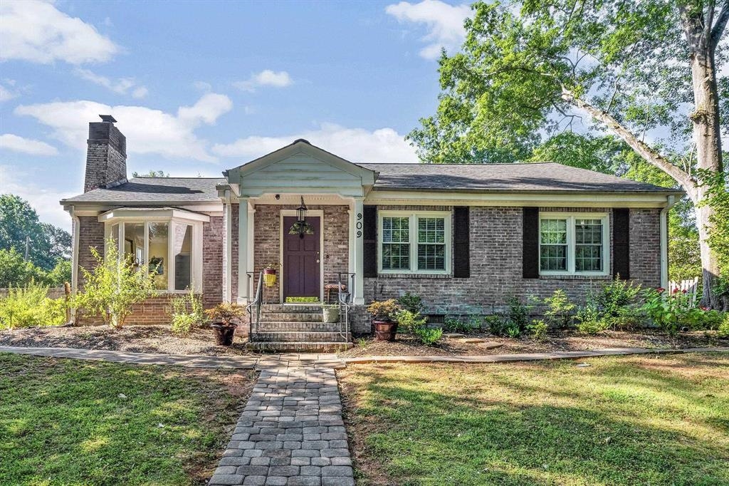 909 Brentwood Drive
