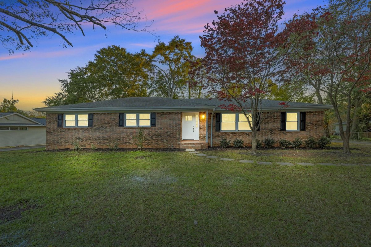 104 Sunline Place