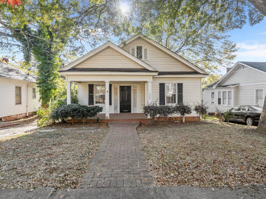 609 Woodland Street