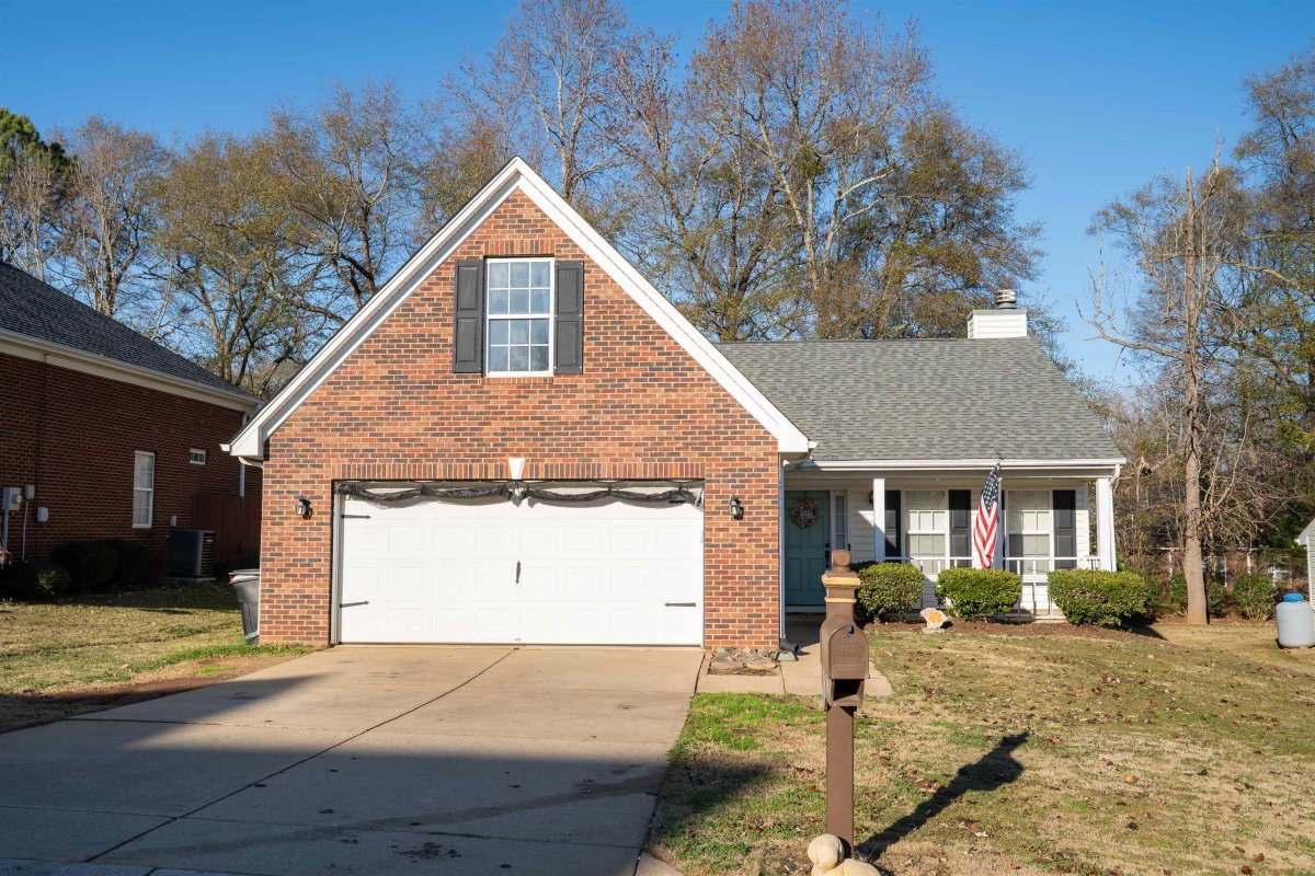 864 Thornbird Circle