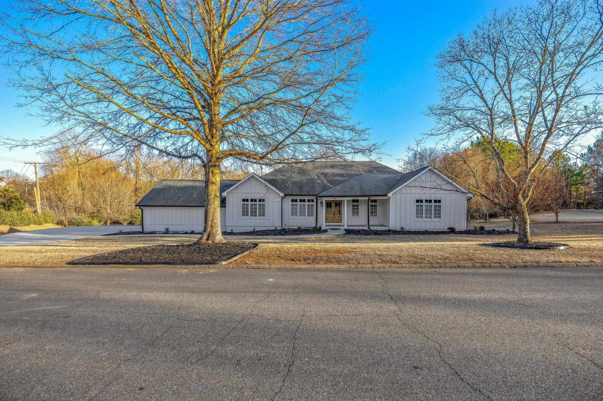 1 Sweetbriar Ct