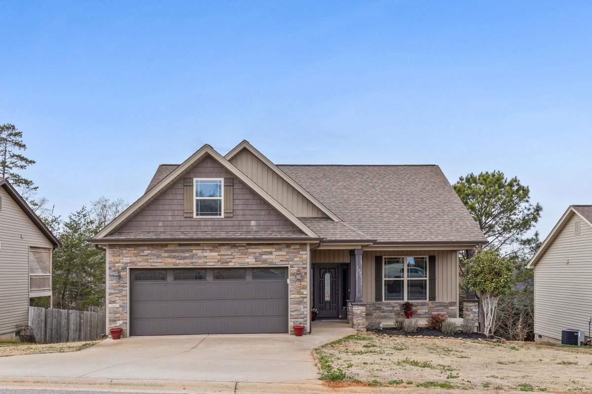 102 S Hamlet Court