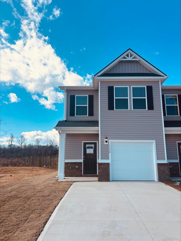 1328 Roadstead Lane