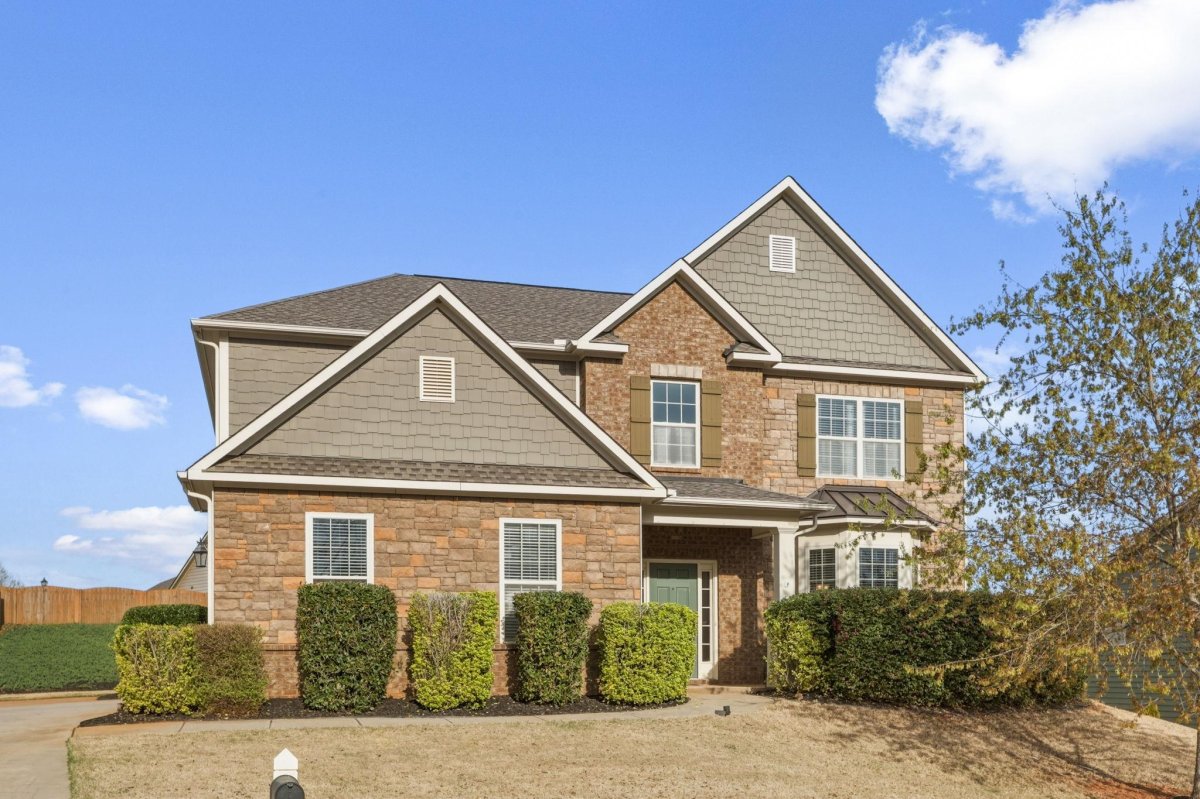 155 Sapphire Pointe Drive