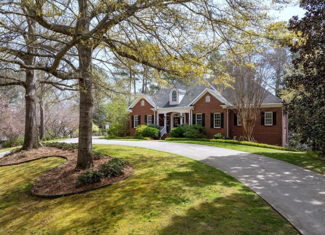 6 Twin Oaks Ct