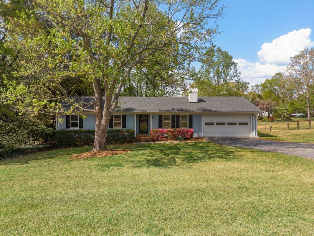 324 Woodsong Dr