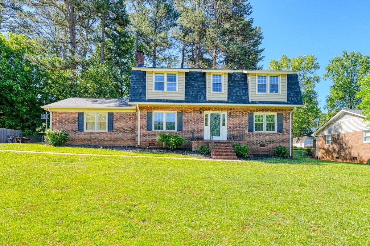 210 Oakmont Dr