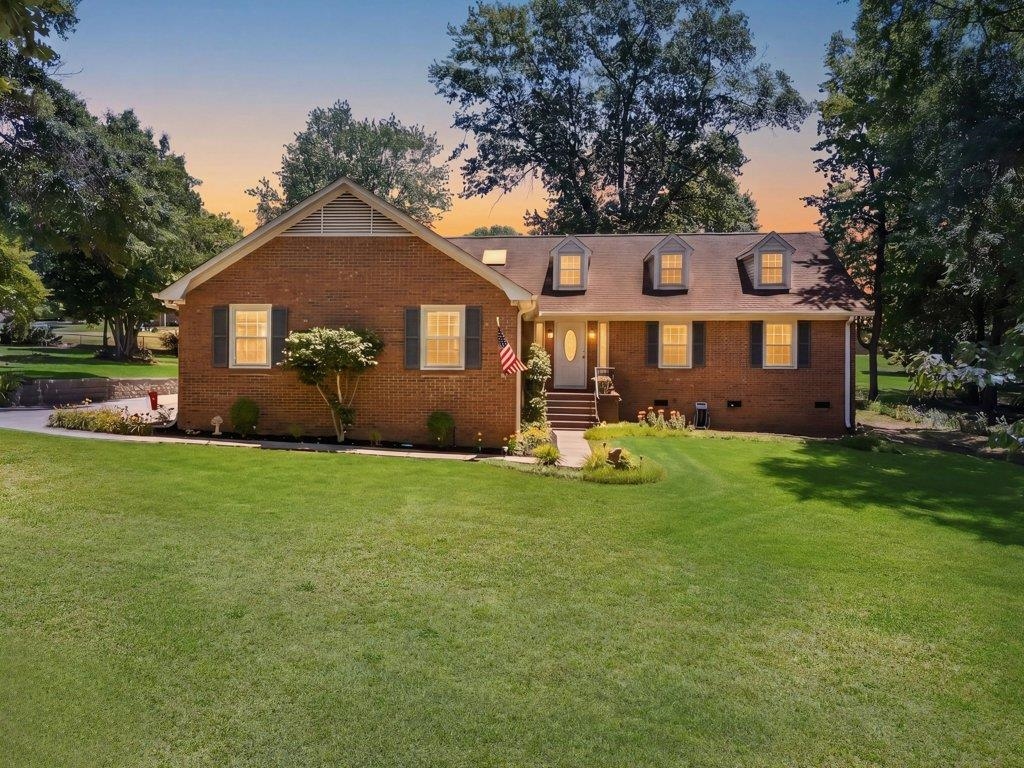 332 E Killarney Lake