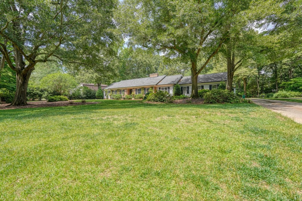 301 Dunbarton Court