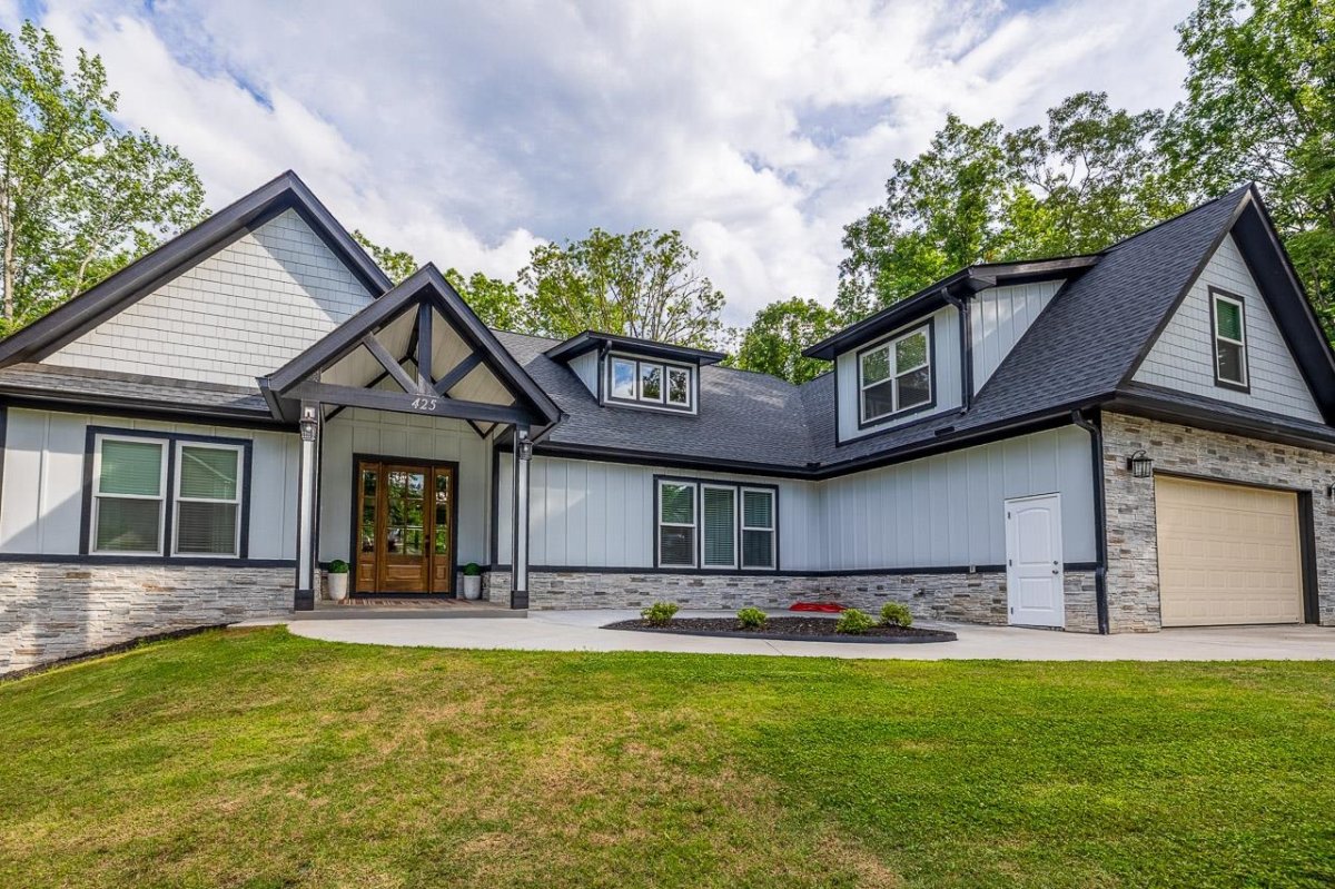 425 Cross Vine Way