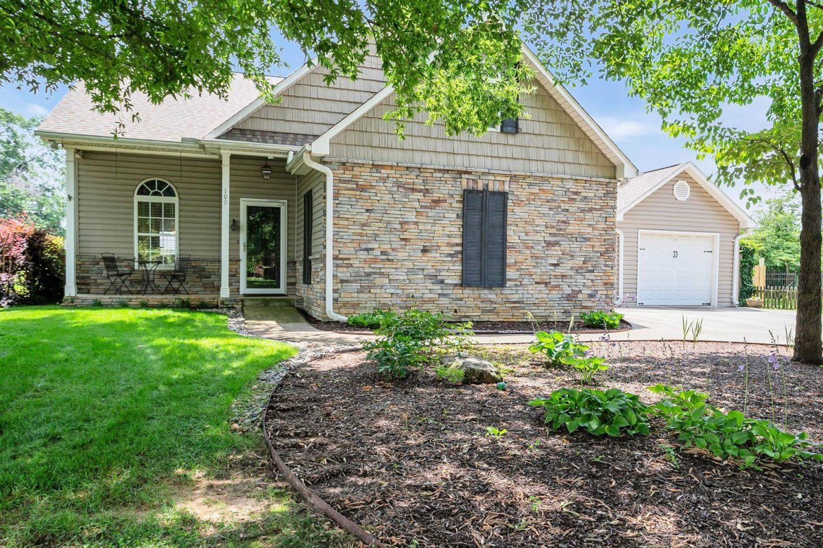 109 Runnymeade Lane