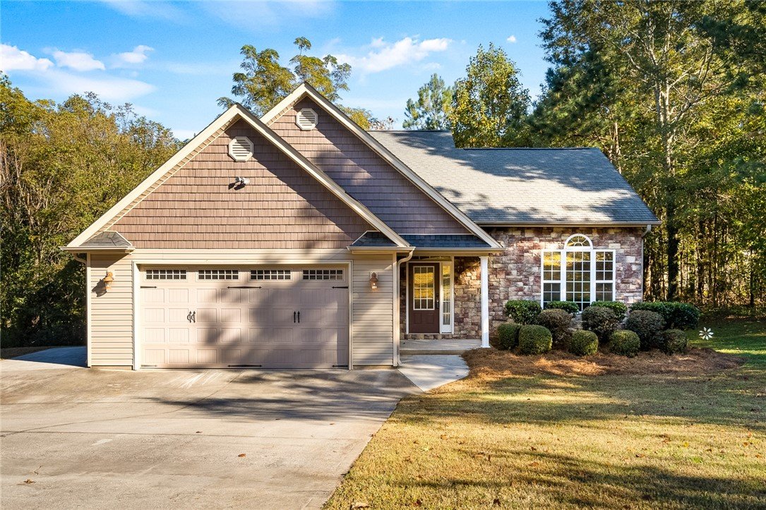 902 Mountainview Place