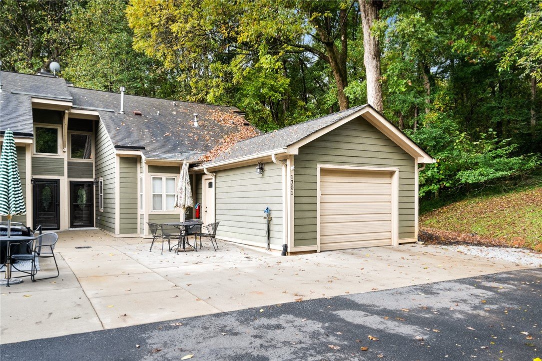 1301 Leeward Road