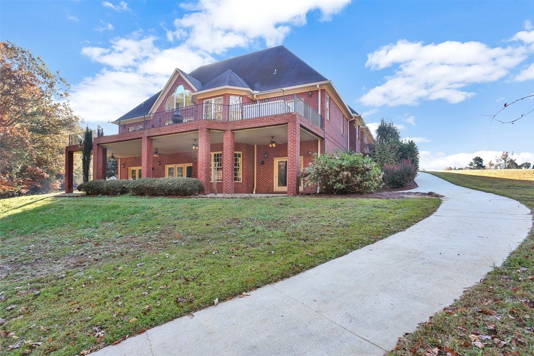 110 Topsail Drive w/covered dock