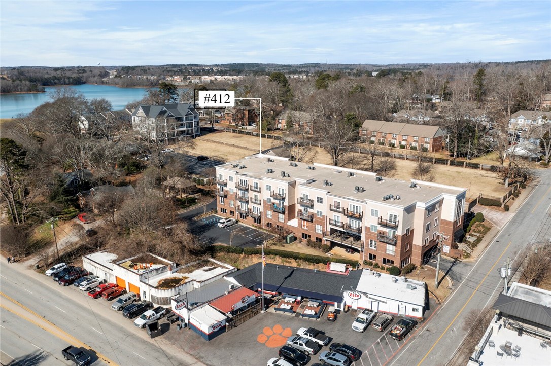 101 Oak Street 412