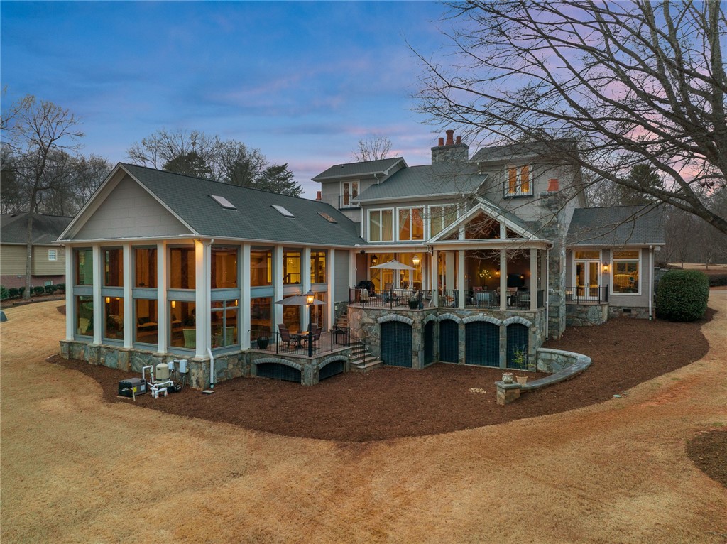 200 Paradise Circle