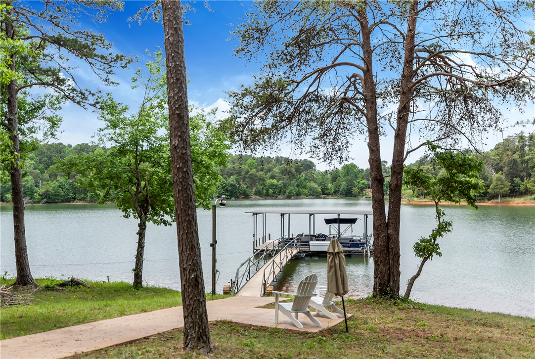 1049 Cove Circle