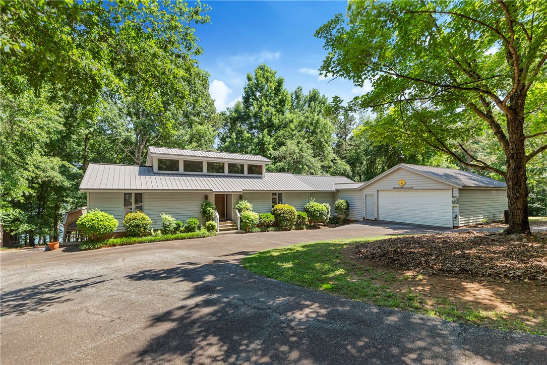 204 Paradise Circle
