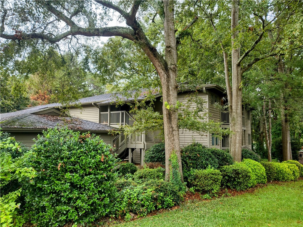 206 Holiday East